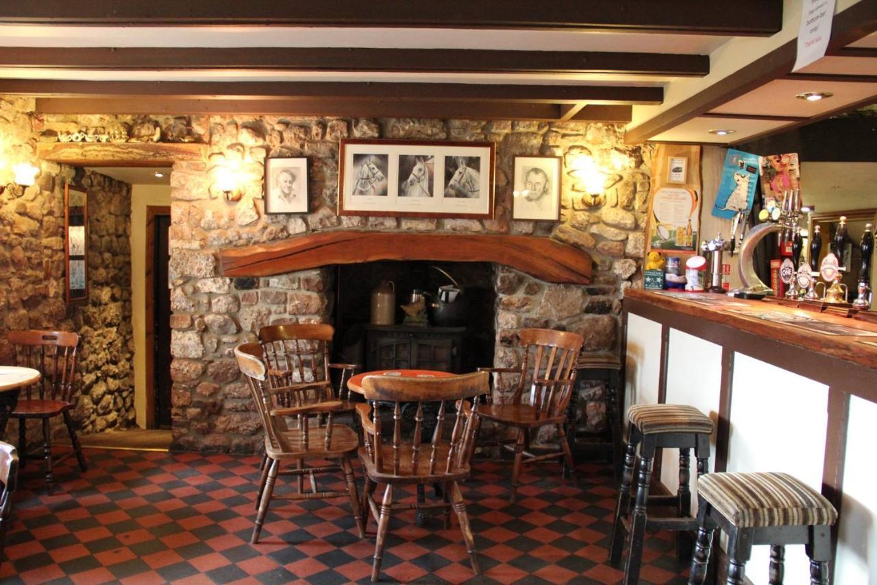 King'S Head Inn Ллангеннит Экстерьер фото